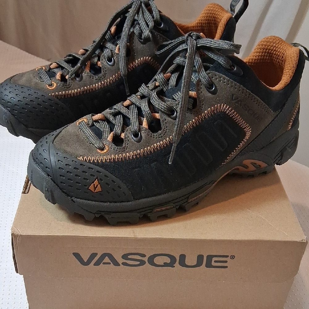 New In Box. Vasque Juxt Trail/hiking Shoe. Men's Size 7. Peat/Sudan Brown